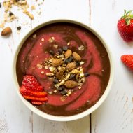Smoothie bowl chocolat fraise - Nana icecream banane chocolat - recette healthy pour le petit déjeuner sur la Godiche