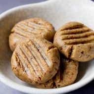 Cookies crus au beurre de cacahuète sur la Godiche / www.lagodiche.fr