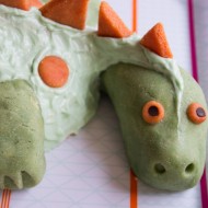 Gâteau dinosaure pâte d'amande et glaçage